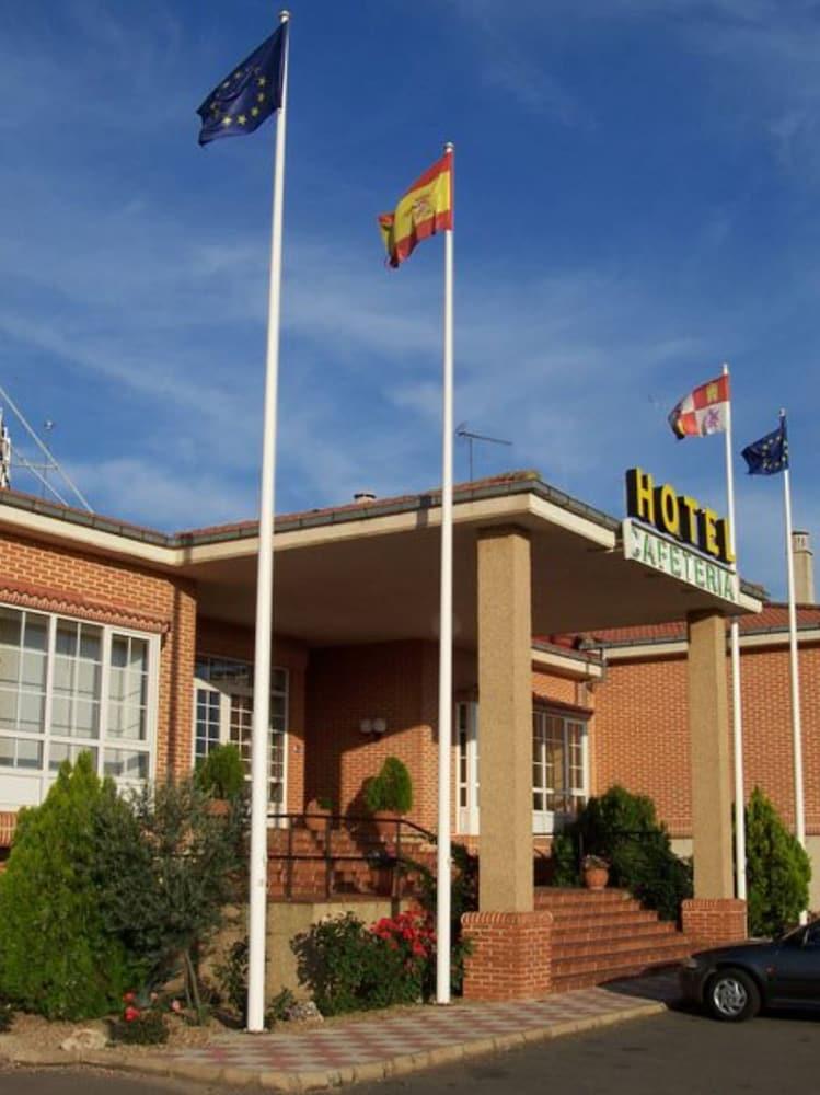 Hotel Mlc Benavente Esterno foto